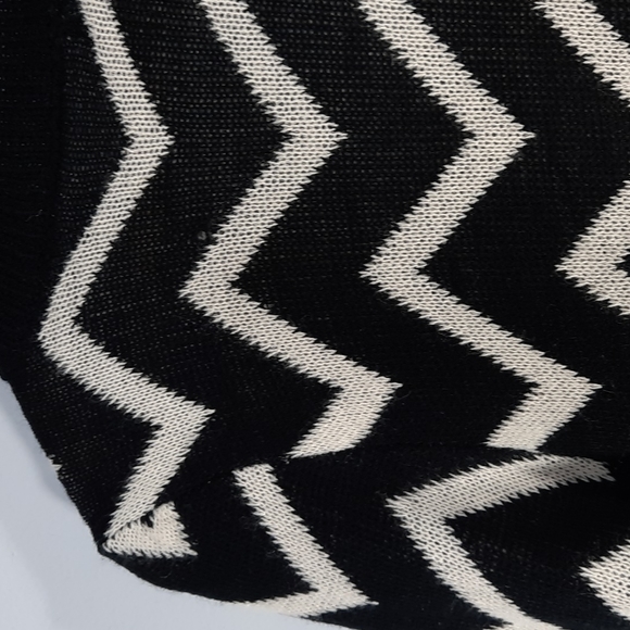 WISHLIST BLACK/ WHITE CHEVRIN SWEATER SZ XL - Picture 11 of 14